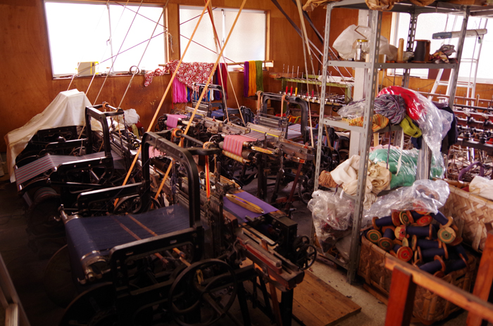 市木木綿の工房内部と織り機