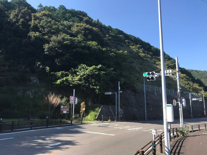 熊野古道松本峠入り口信号